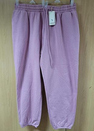 Женские спортивные штаны.