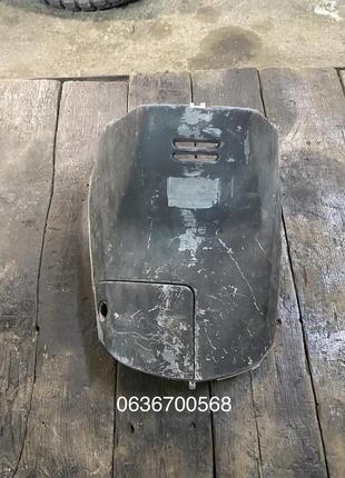 Пластик сиденья / пластик бензобака. honda lead af20/hf05