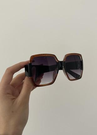 Солнцезащитные очки