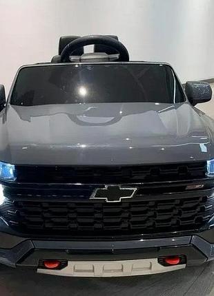 Дитячий електромобіль на акумуляторі chevrolet m 4958 з пультом радіокерування для дітей 3-8 років сірий