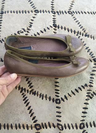 Отличные кожаные балетки от известного бренда