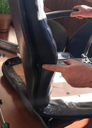 Кріплення кронштейна м8 для металевого підлокітника комп'ютерного крісла.