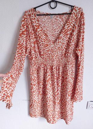 Красивое фактурное платье в принт