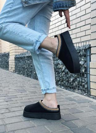 Тасс чорні та коричневі