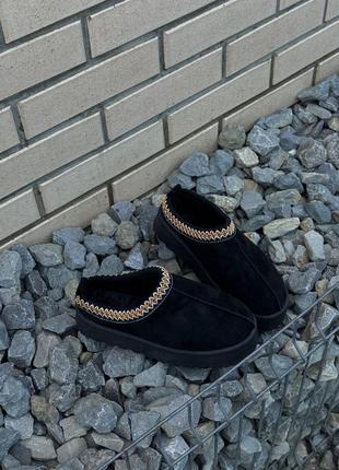 Тасс чорні та коричневі