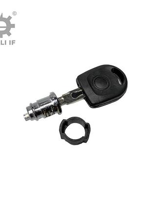Личинка замок бардачка passat b6 volkswagen 8l0857113a