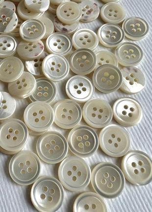 Ґудзик 8/256 сорочковий матовий з молочним відтінком 4отв 1шт бежевий 11мм мушля