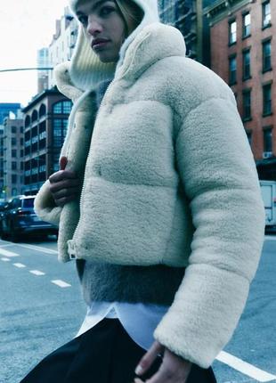 Стеганый пуховик из искусственной овчины zara