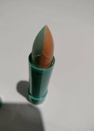 Антибактериальный корректирующий карандаш.