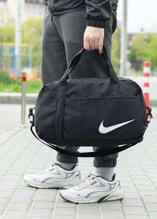 Спортивна сумка nike ego white чорного кольору для тренувань, фітнесу та поїздок на 22 літри