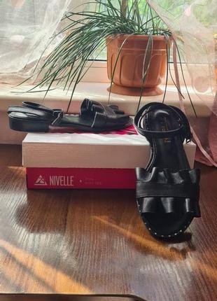 Шкіряні босоніжки nivelle