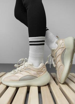 Женские кроссовки boost 500