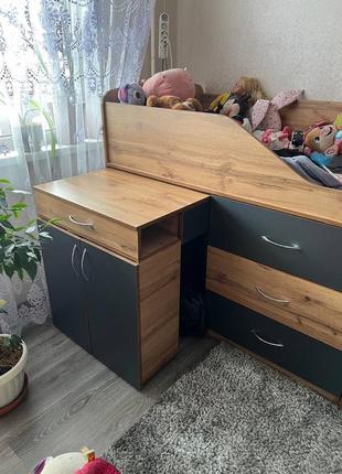 Ліжко з тумбами та шафками