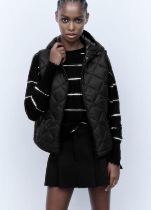 Жилетка zara.