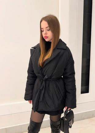 Стьогана чорна приталена куртка з поясом с м л 42 44 46 48 укорочене пальто3 фото