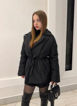 Стьогана чорна приталена куртка з поясом с м л 42 44 46 48 укорочене пальто4 фото