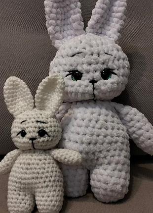 Вязаная игрушка зайка