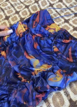 Платье prettylittlething