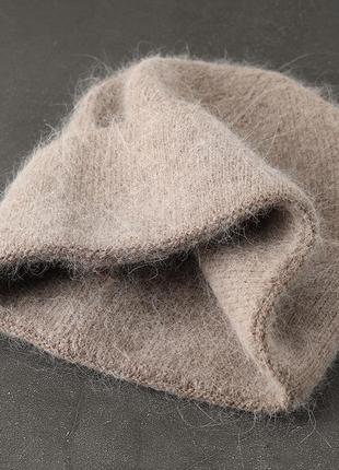 Пушистая теплая шапка бини из ангоры