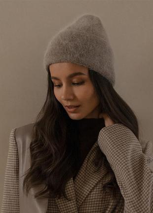 Пушистая теплая шапка бини из ангоры