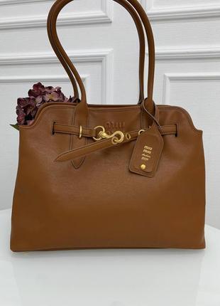 Коричнева сумка в стмлі miu miu велика вмістка