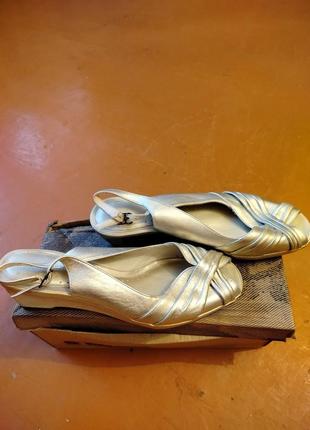 Босоножки женские.новые