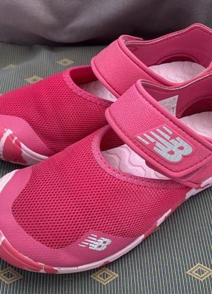 New balance nb босоніжки сандалі аквашузи