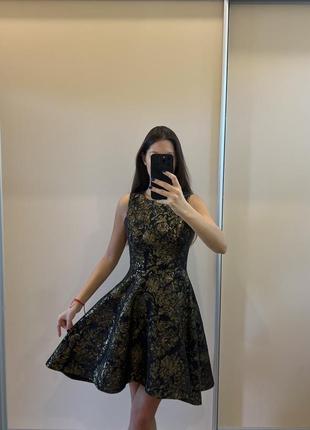 Праздничное платье ниже колена