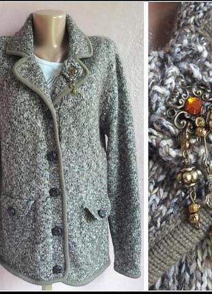 Тепла кофта піджак з прикрасою