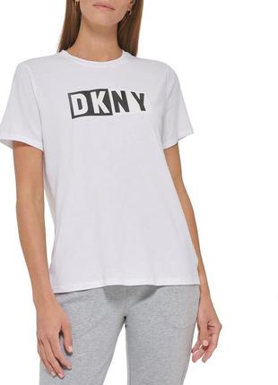 Женская футболка dkny
