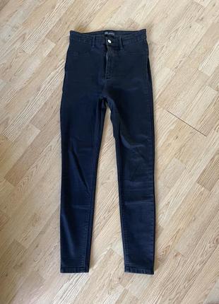 Классические черные скинни джинсы zara
