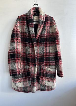 Пальто в клетку тедди bershka