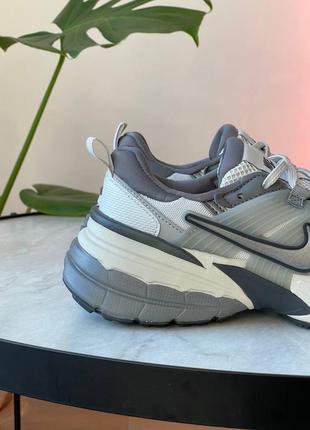 Кросівки nike v2k run pure platinum wolf grey5 фото