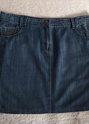 Красивая джинсовая юбка с карманами, указан р. 16