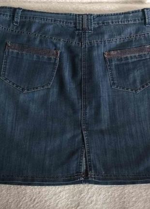 Гарна джинсова юбка з карманами, вказано р. 162 фото