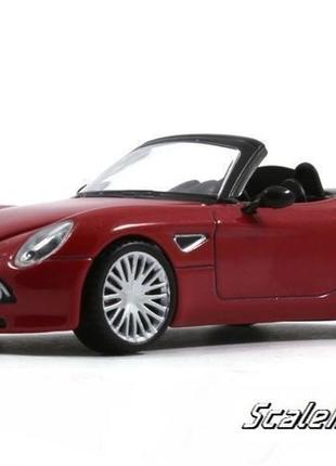 Масштабна модель alfa romeo 8c spider (2008). суперкари. масштаб 1:43