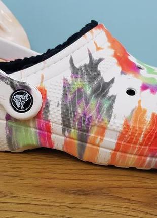 Утеплені крокси sloane lined tie dye  crocs оригинал унисекс сабо4 фото