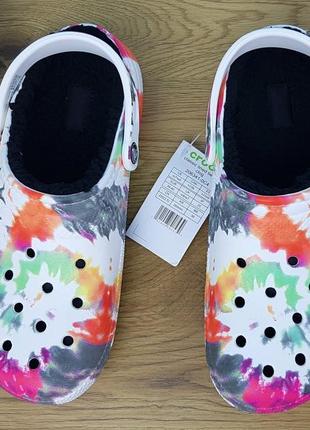 Утеплені крокси sloane lined tie dye  crocs оригинал унисекс сабо6 фото