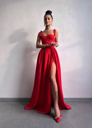 Сукня максі із чашечками та корсетним верхом