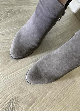 Продам женские ботинки деми