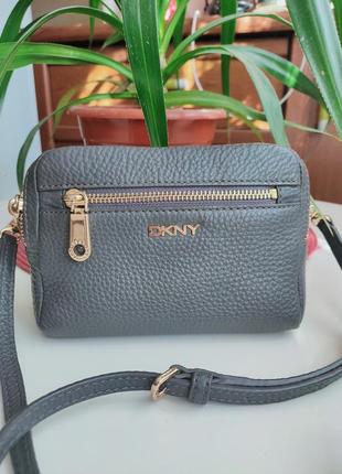 Кожаная сумочка dkny