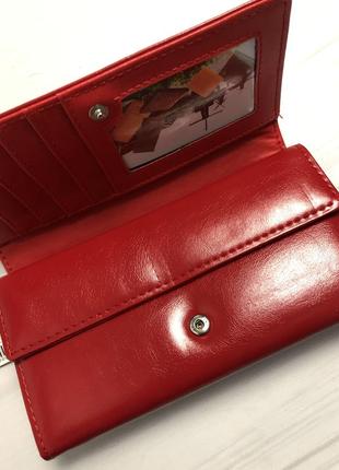 Элегантный красный кошелёк на кнопке3 фото