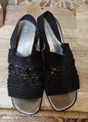 Красивые фирменные босоножки