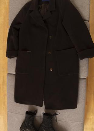 Утеплённое зимнее пальто темно-шоколадного цвета