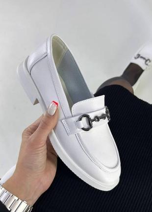 Лоферы из натуральной кожи белые женские