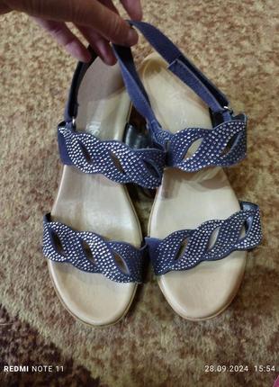 Замшевые фирменные босоножки