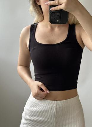 Skims чорна майка в рубчик