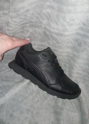 Зручні кросівки puma чорні 37 р йде на 36