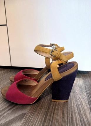 Босоніжки жіночі