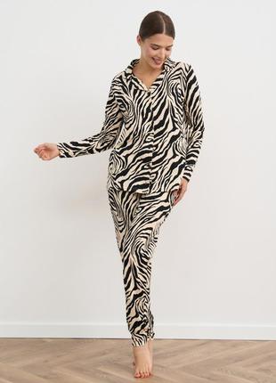 Женская пижама на пуговицах зебра